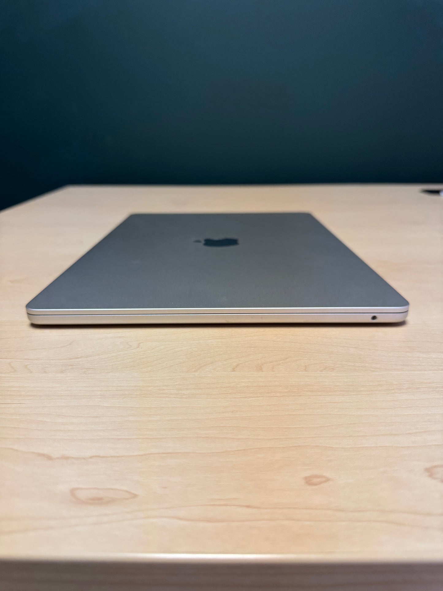 MacBook Air 15-inch | M3 Chip | 512GB - Starlight (Pre-owned)