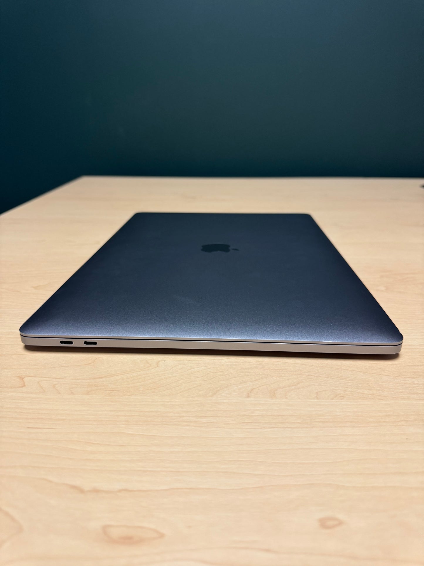 MacBook Pro (15-inch 2019) Intel i9 512GB (AZERTY Keyboard) - Space Grey (Pre-owned)