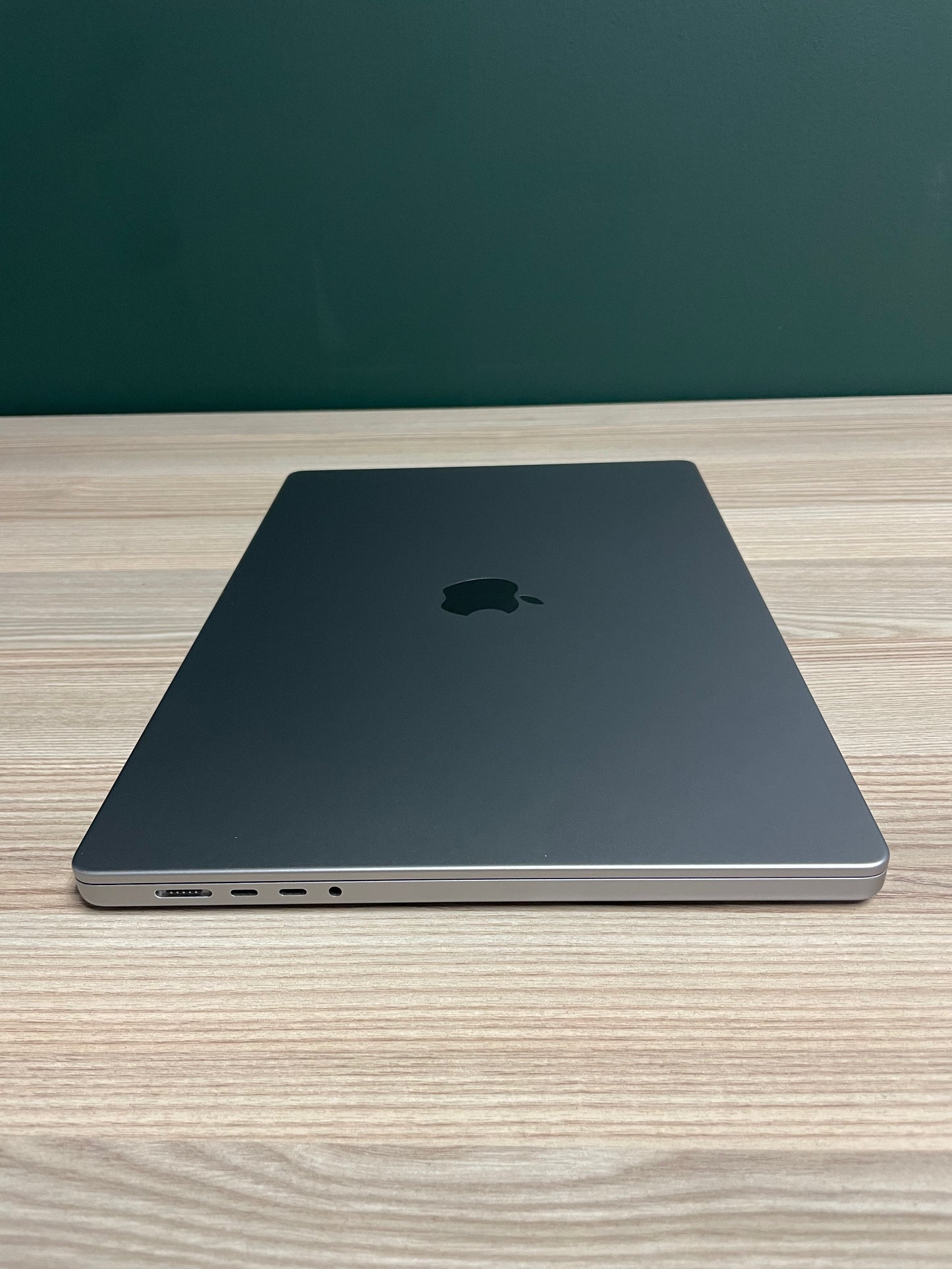 MacBook Pro 16-inch With M1 Max Chip 1TB - Space Grey (Pre-owned)