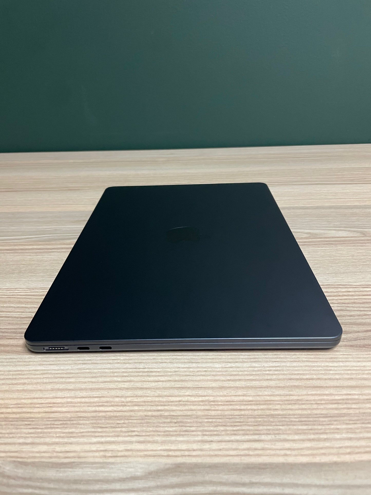 MacBook Air 13-inch | M3 Chip | 512GB | 16GB - Midnight (Pre-owned)