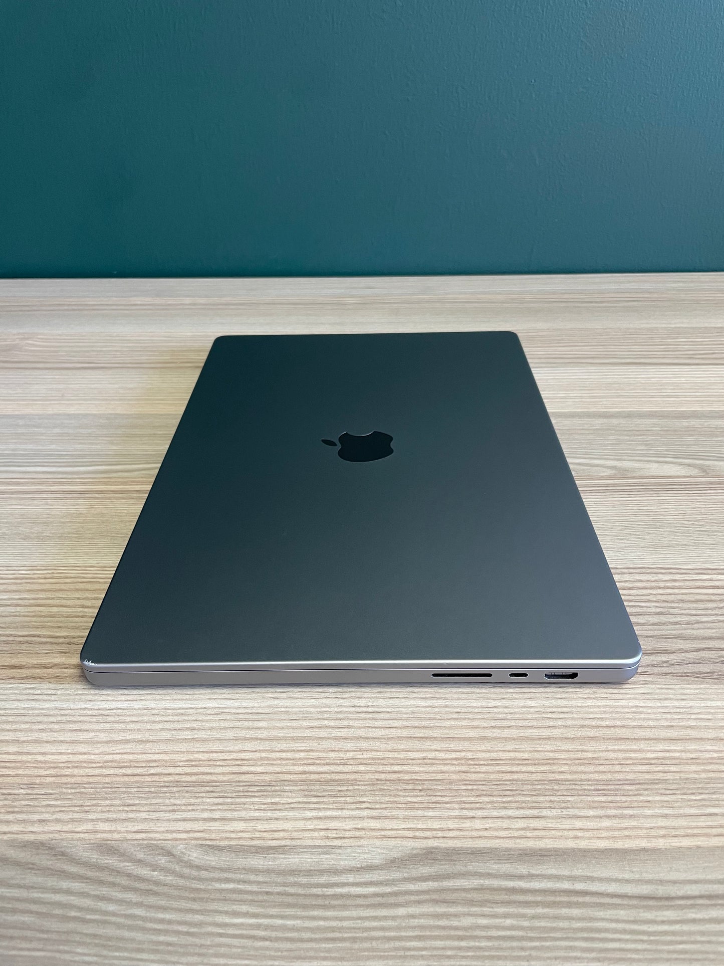 MacBook M1 Pro 16-inch 512GB - Space Grey (Pre-owned)