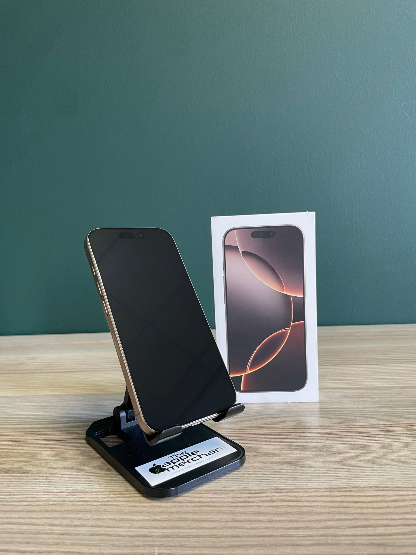 iPhone 16 Pro 256GB - Desert Titanium (Pre-owned)