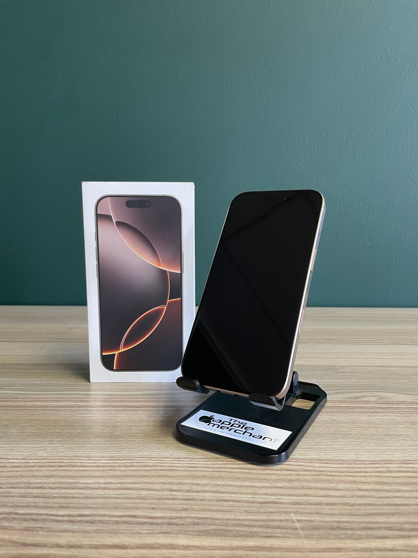 iPhone 16 Pro 256GB - Desert Titanium (Pre-owned)