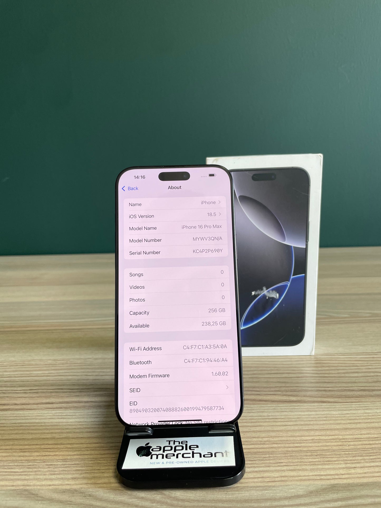 iPhone 16 Pro Max 256GB - Black Titanium (Pre-owned)