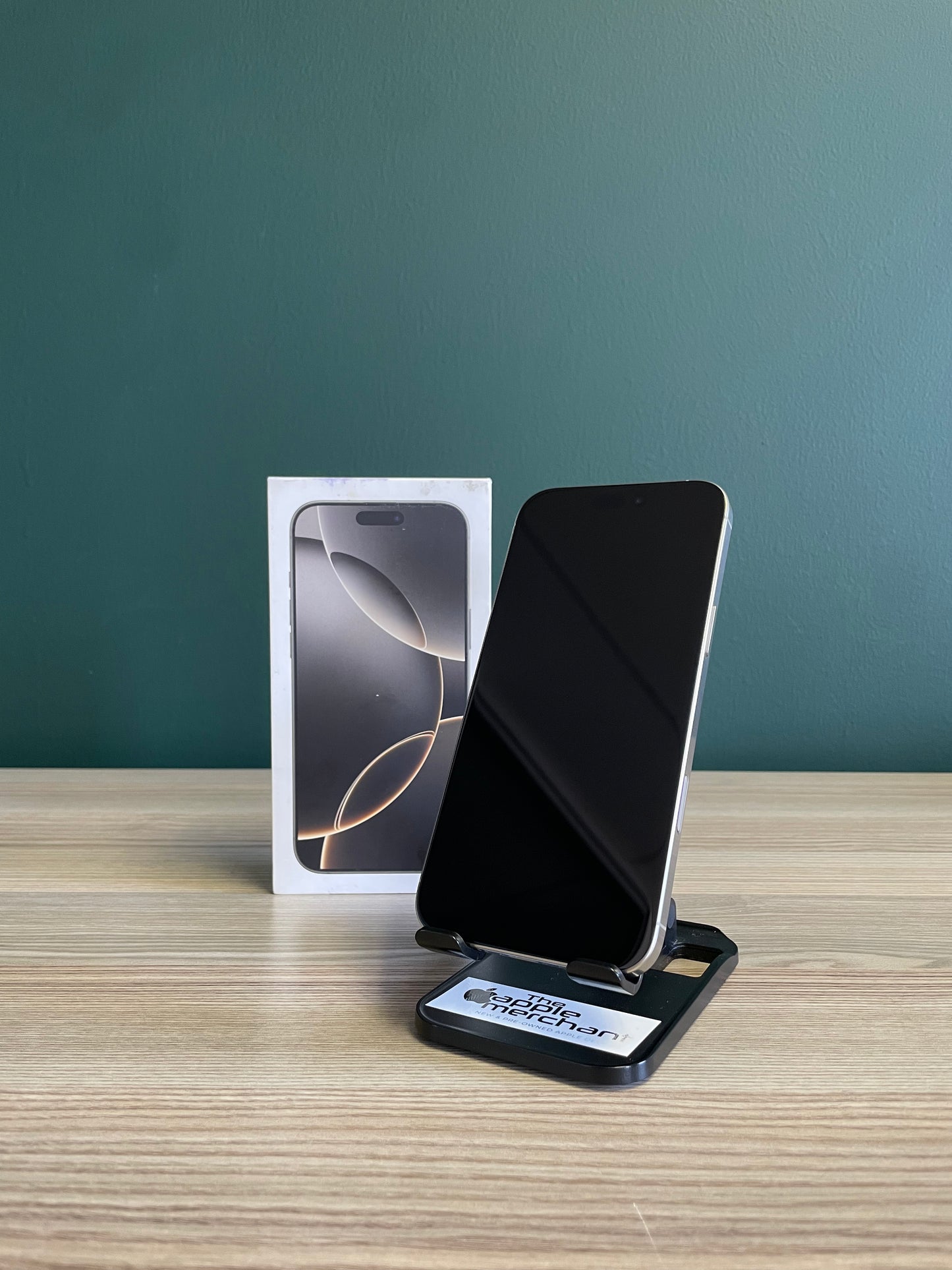iPhone 16 Pro Max 256GB - Natural Titanium (Pre-owned)