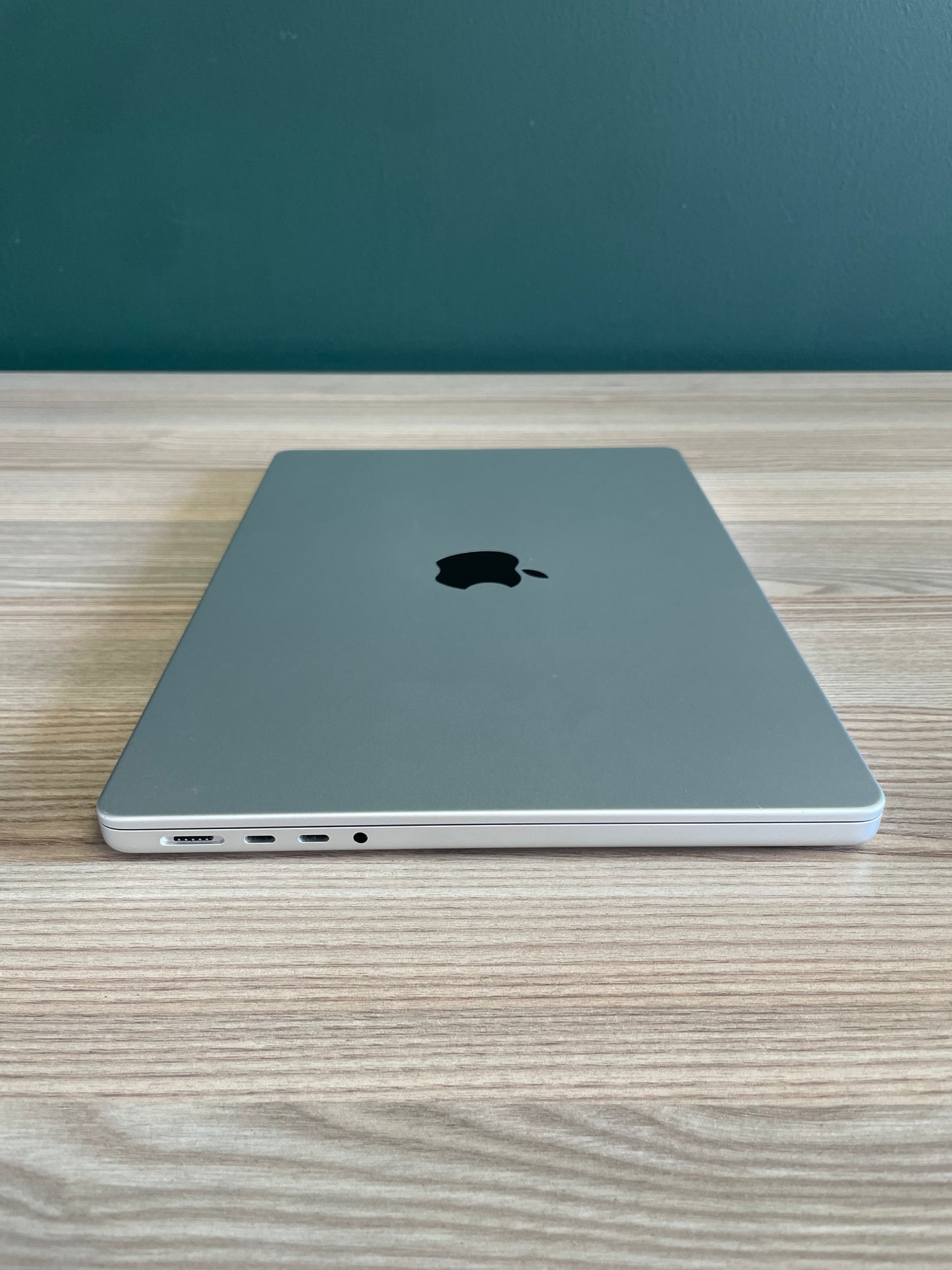 MacBook Pro 14-inch With M3 Chip 512GB - Silver (Pre-owned)