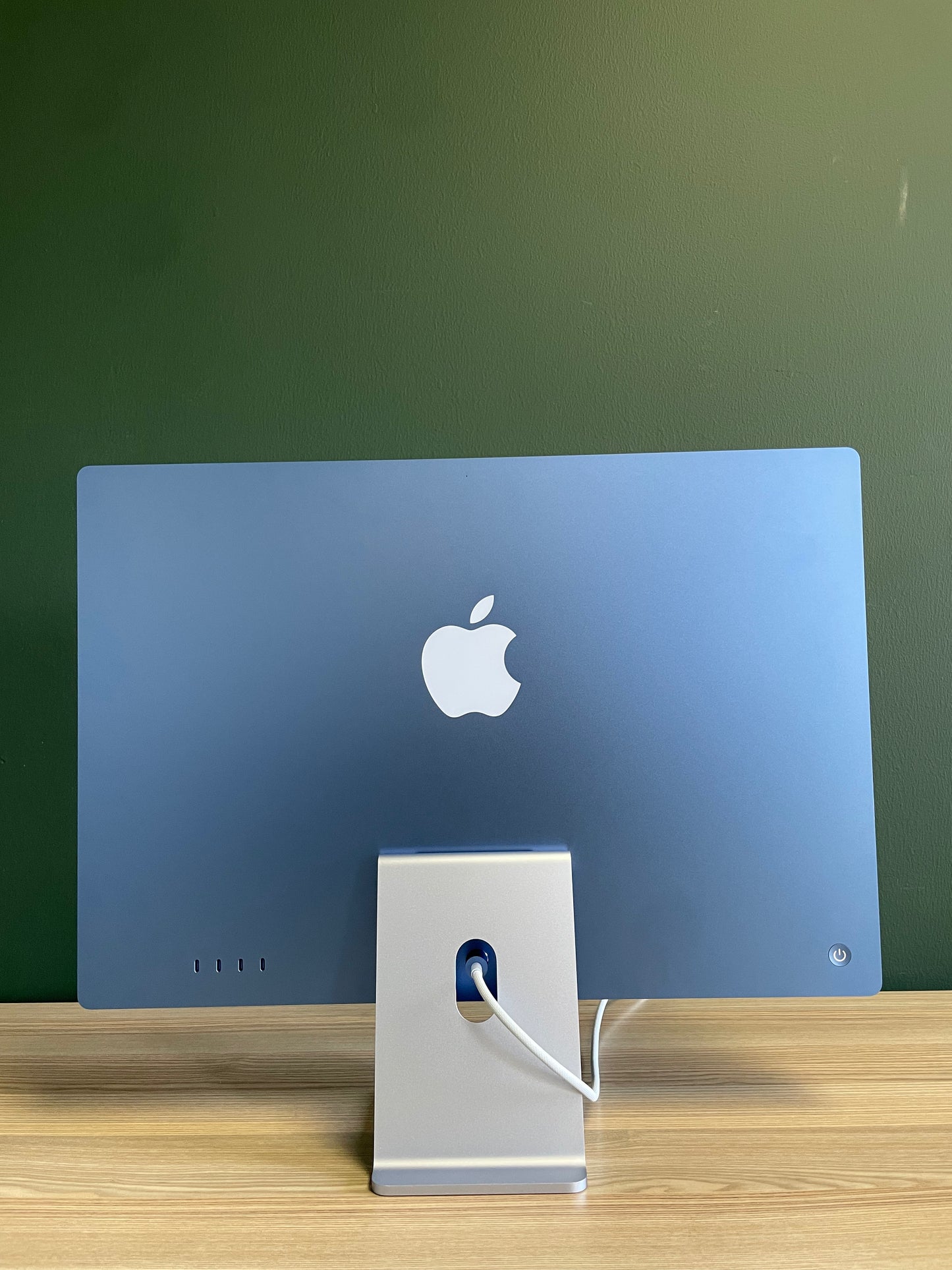 iMac 24-inch M4 Chip | 10-Core CPU, 10-Core GPU | 256GB | 16GB - Blue (Pre-owned)