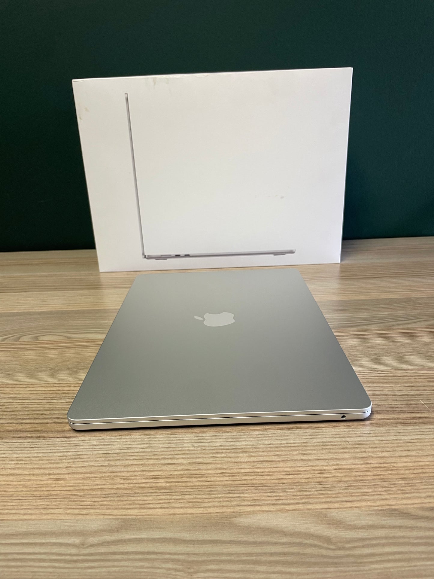 MacBook Air 15-inch | M4 Chip | 256GB | 16GB- Silver (Pre-owned)