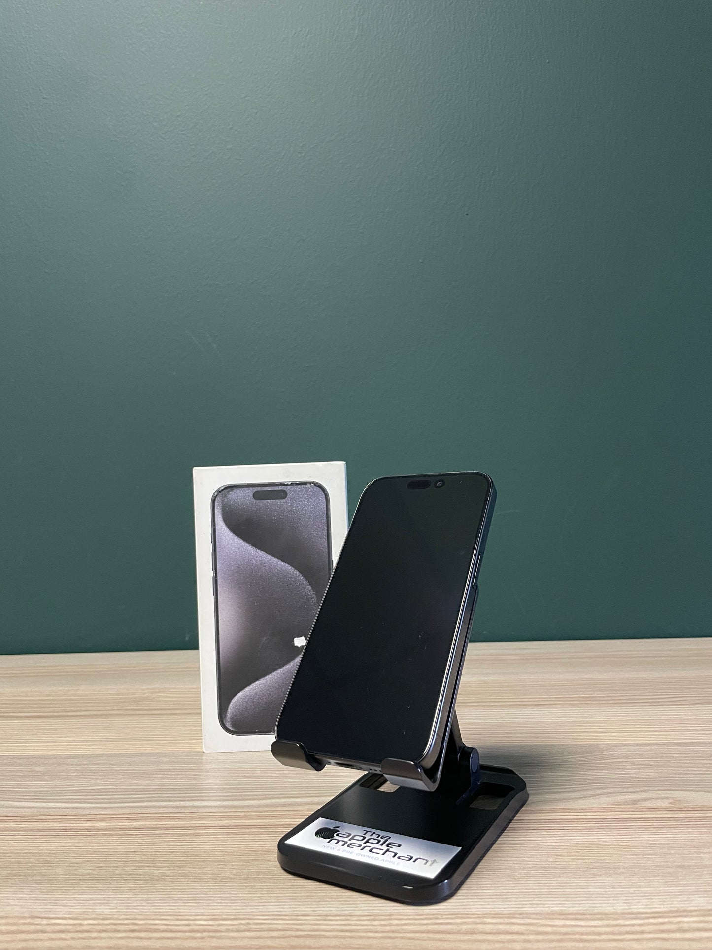 iPhone 15 Pro 128GB - Black Titanium (Pre-owned)