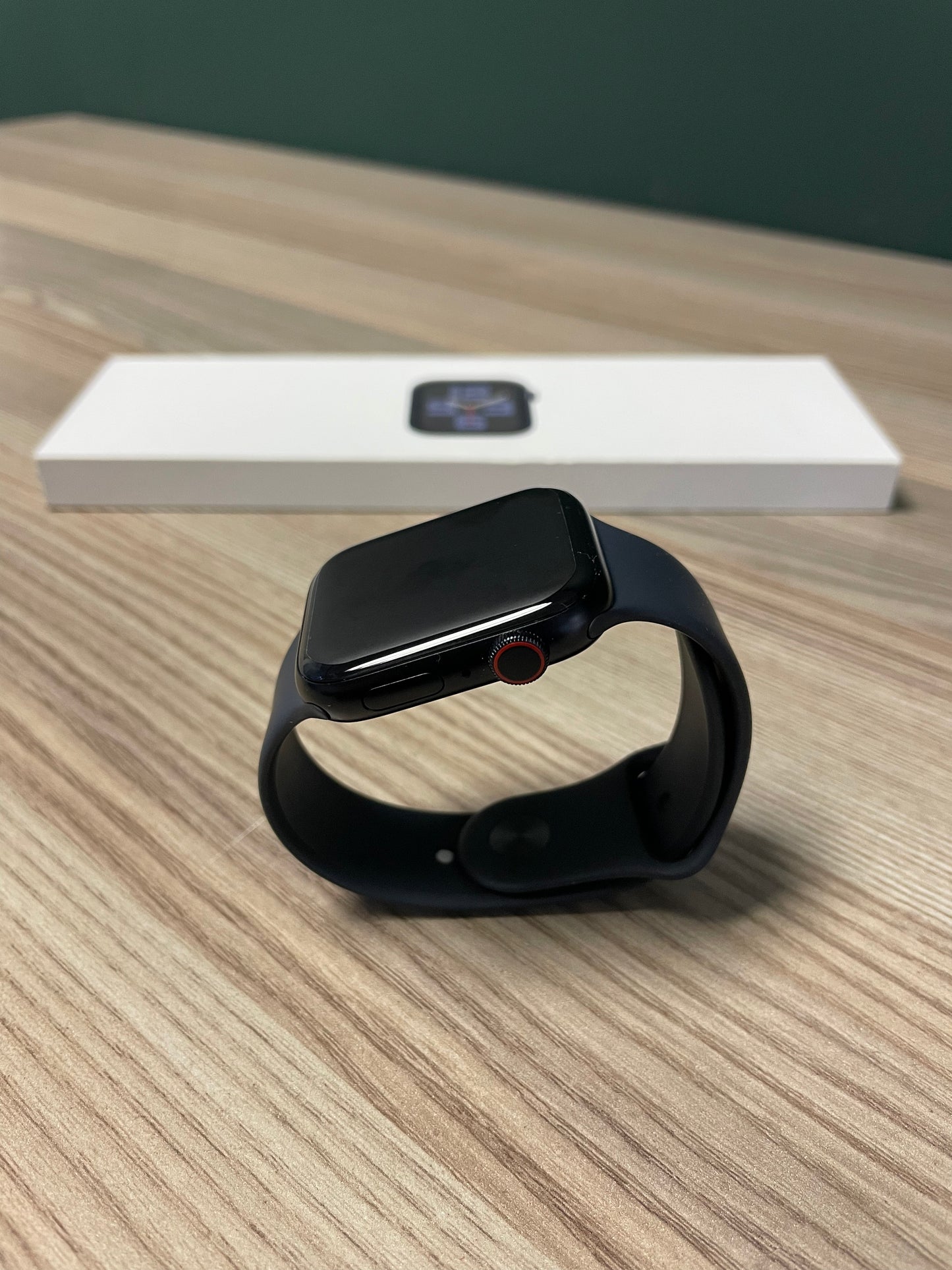 Apple Watch SE (2nd Gen) GPS + Cellular - 44mm (Pre-owned)