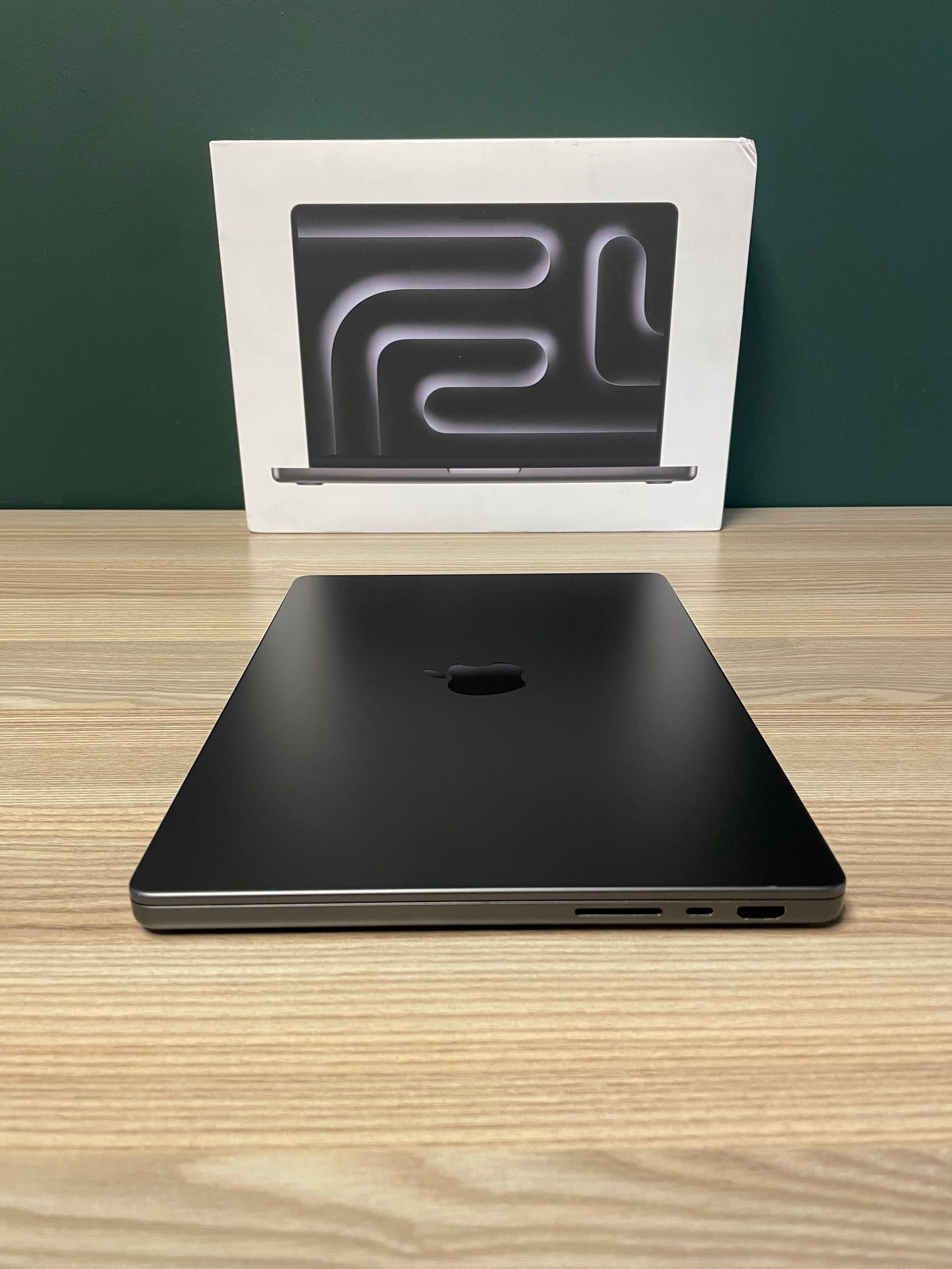 MacBook Pro 14-inch With M3 Pro Chip 512GB - Space Black (Pre-owned)