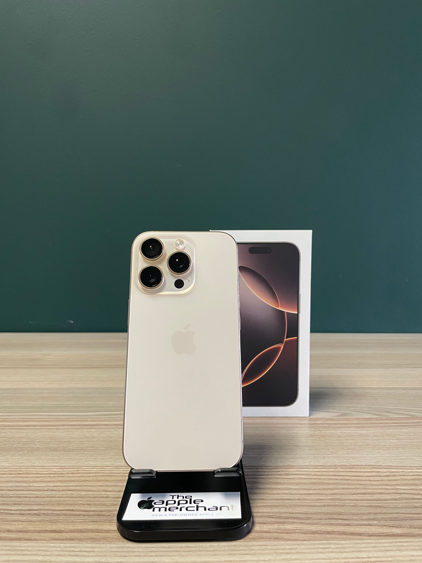 iPhone 16 Pro 256GB - Desert Titanium (Pre-owned)