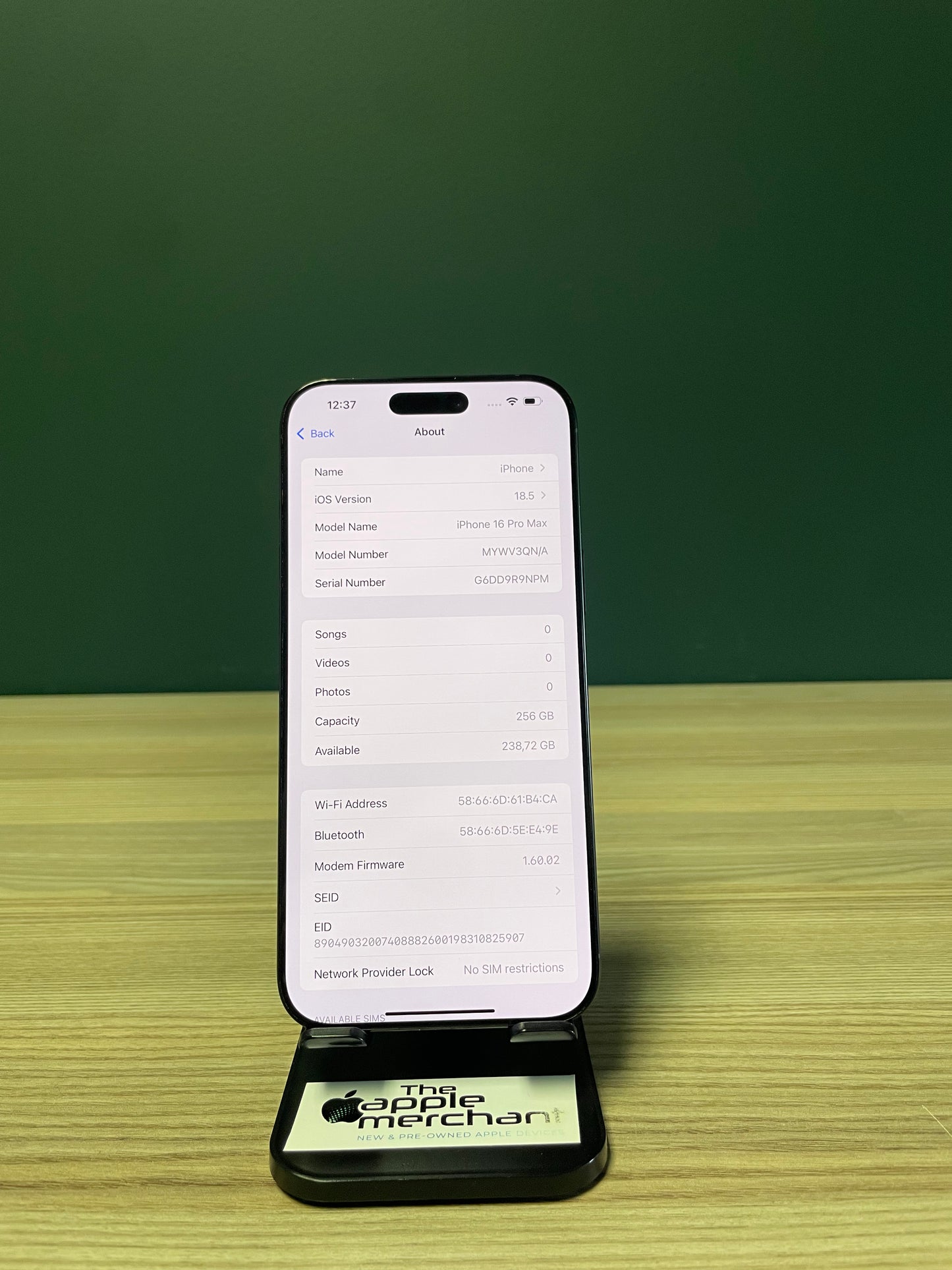 iPhone 16 Pro Max 256GB - Black Titanium (Pre-owned)