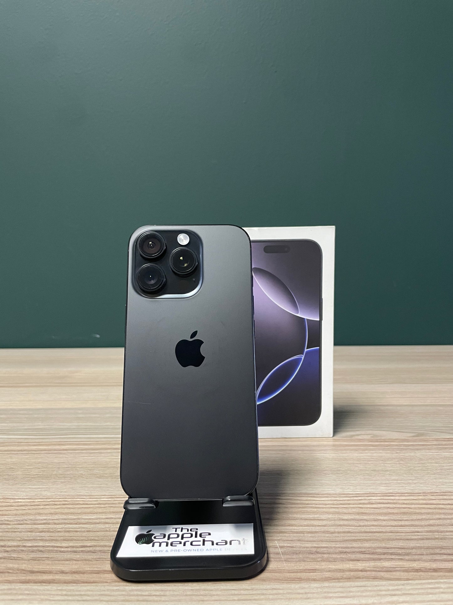 iPhone 16 Pro 128GB - Black Titanium (Pre-owned)