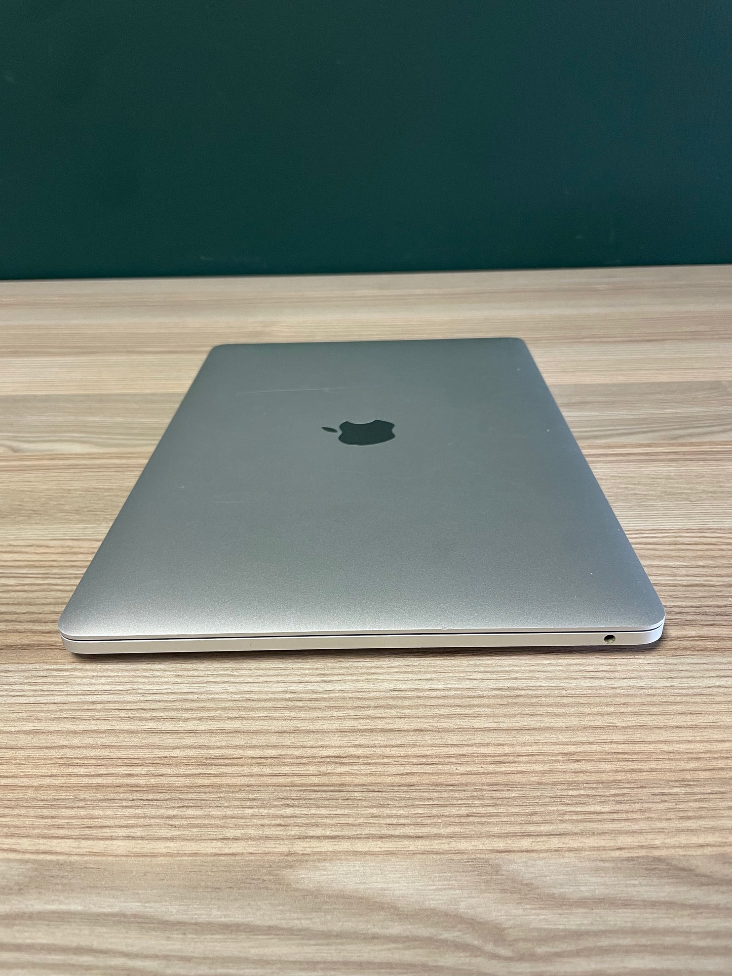 MacBook Pro 13-inch | M2 Chip | 256GB - Silver (Pre-owned)