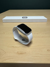 Load image into Gallery viewer, Apple Watch Series 8 GPS - 41mm Silver (Pre-owned)
