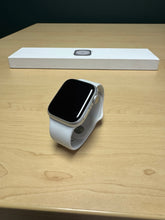 Load image into Gallery viewer, Apple Watch Series 8 GPS - 41mm Silver (Pre-owned)
