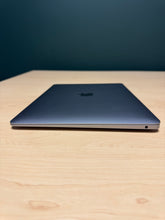 Load image into Gallery viewer, MacBook Air M1 - 256GB - Space Grey (Pre-owned)
