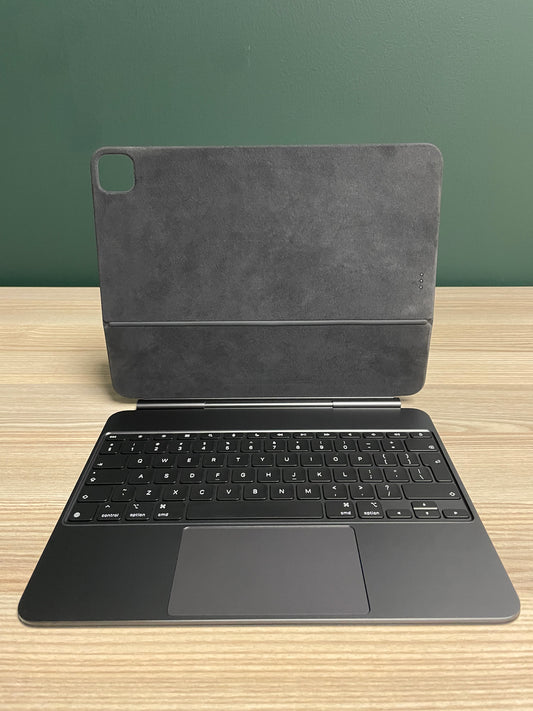 Magic Keyboard for iPad Pro 13-inch (M4) - (Pre-owned)