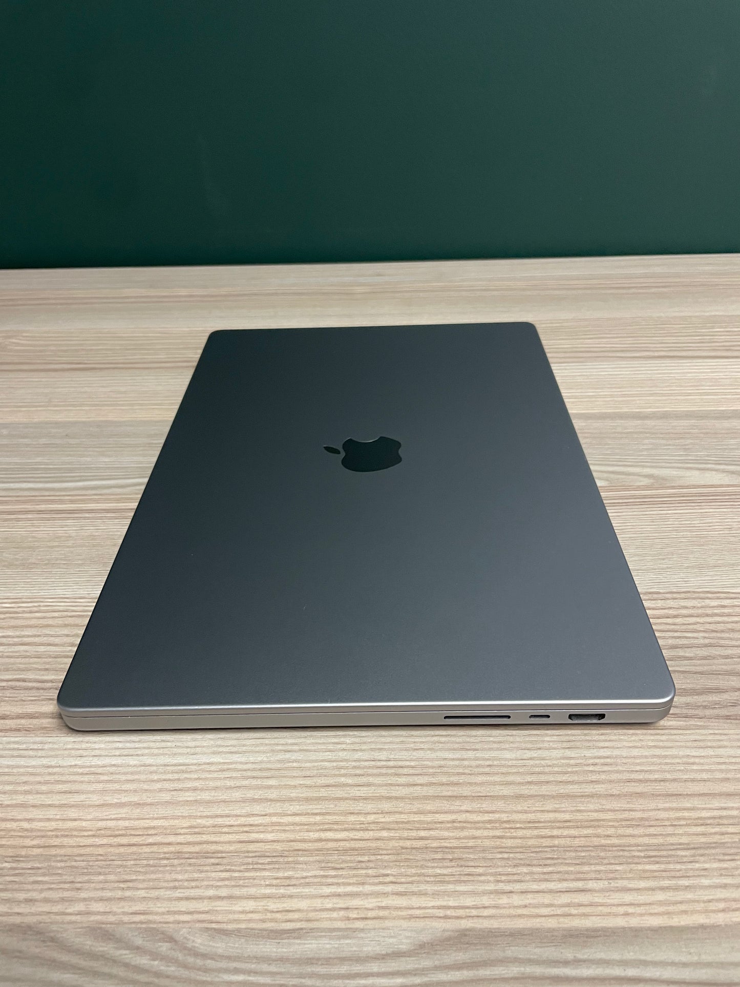 MacBook Pro 16-inch With M1 Max Chip 1TB - Space Grey (Pre-owned)