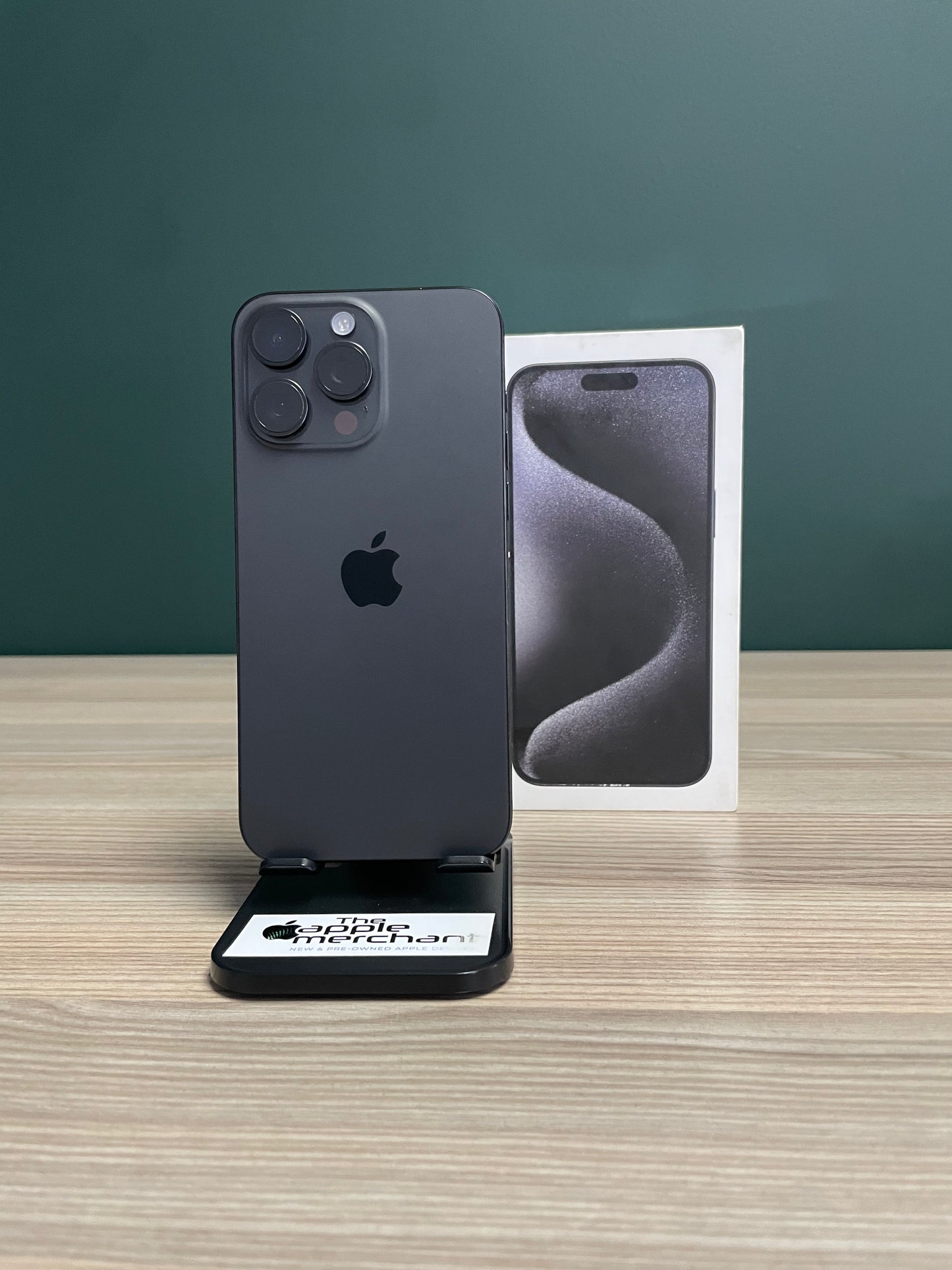 iPhone 15 Pro Max 256GB - Black Titanium (Pre-owned)