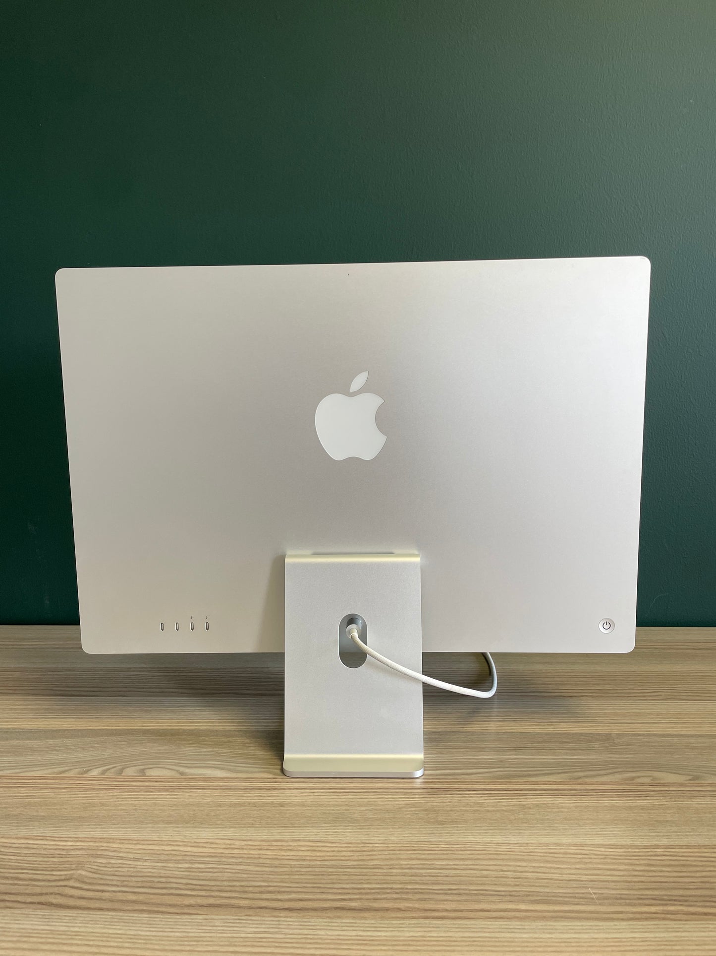 iMac 24-inch M1 Chip | 8-Core CPU, 8-Core GPU | 512GB - Silver (Pre-owned)