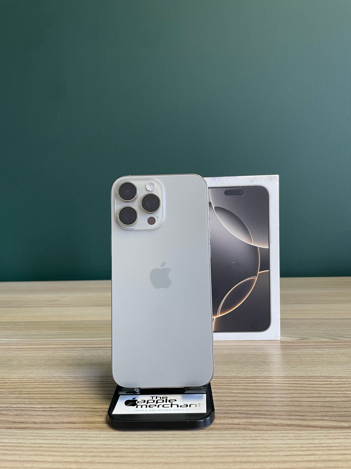 iPhone 16 Pro Max 256GB - Natural Titanium (Pre-owned)