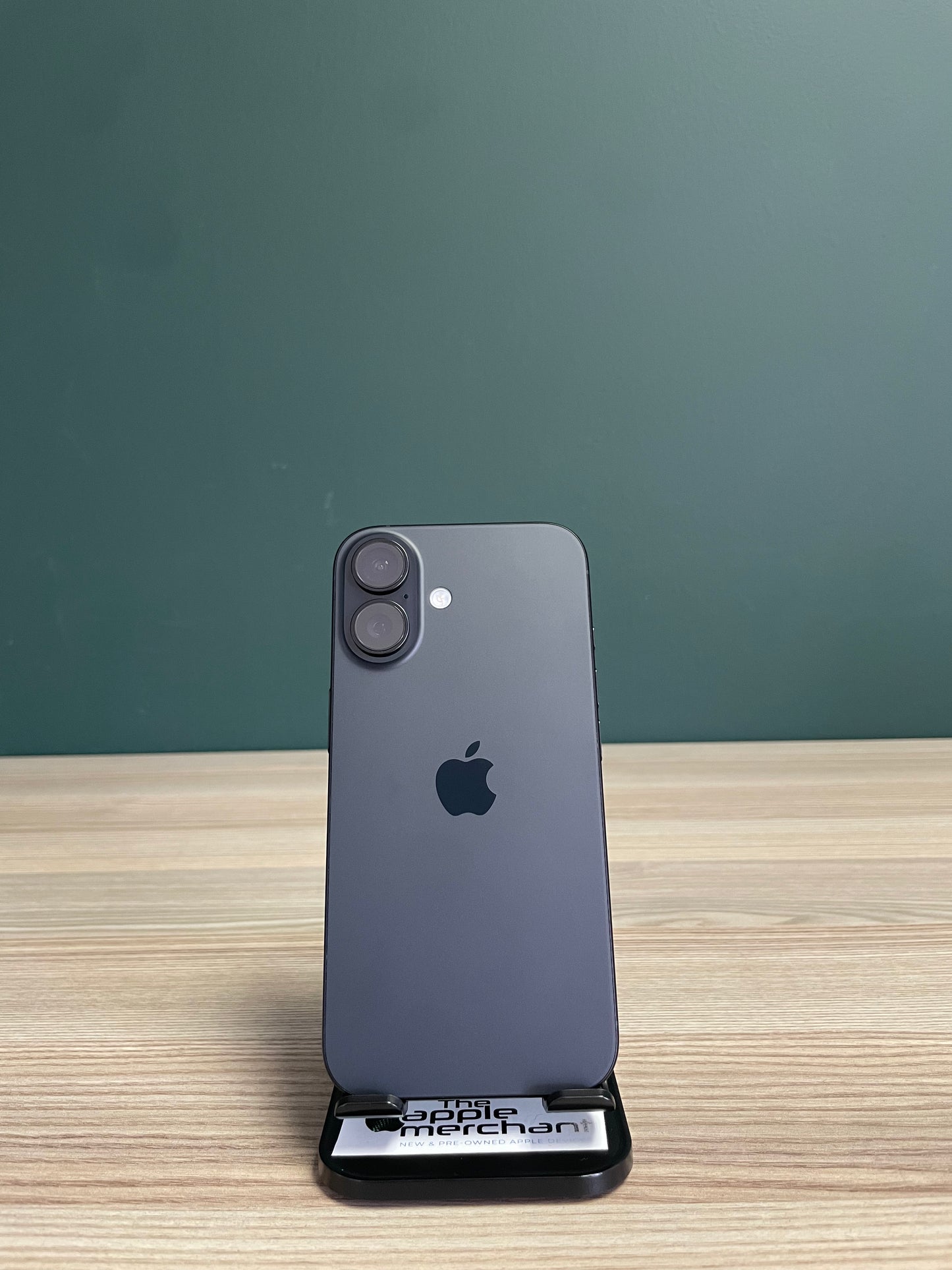 iPhone 16 128GB - Black (Pre-owned)