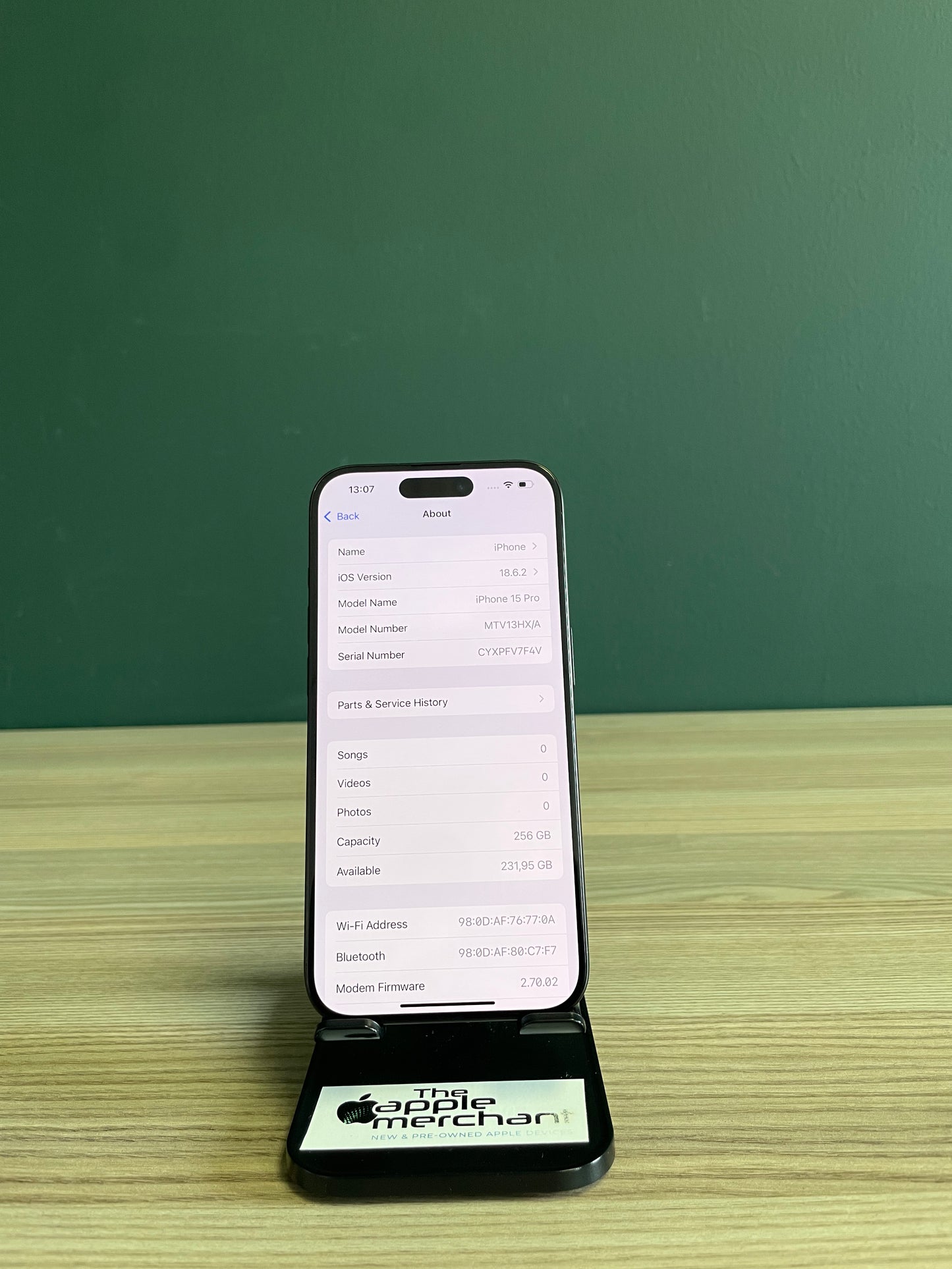 iPhone 15 Pro 256GB - Black Titanium (Pre-owned)