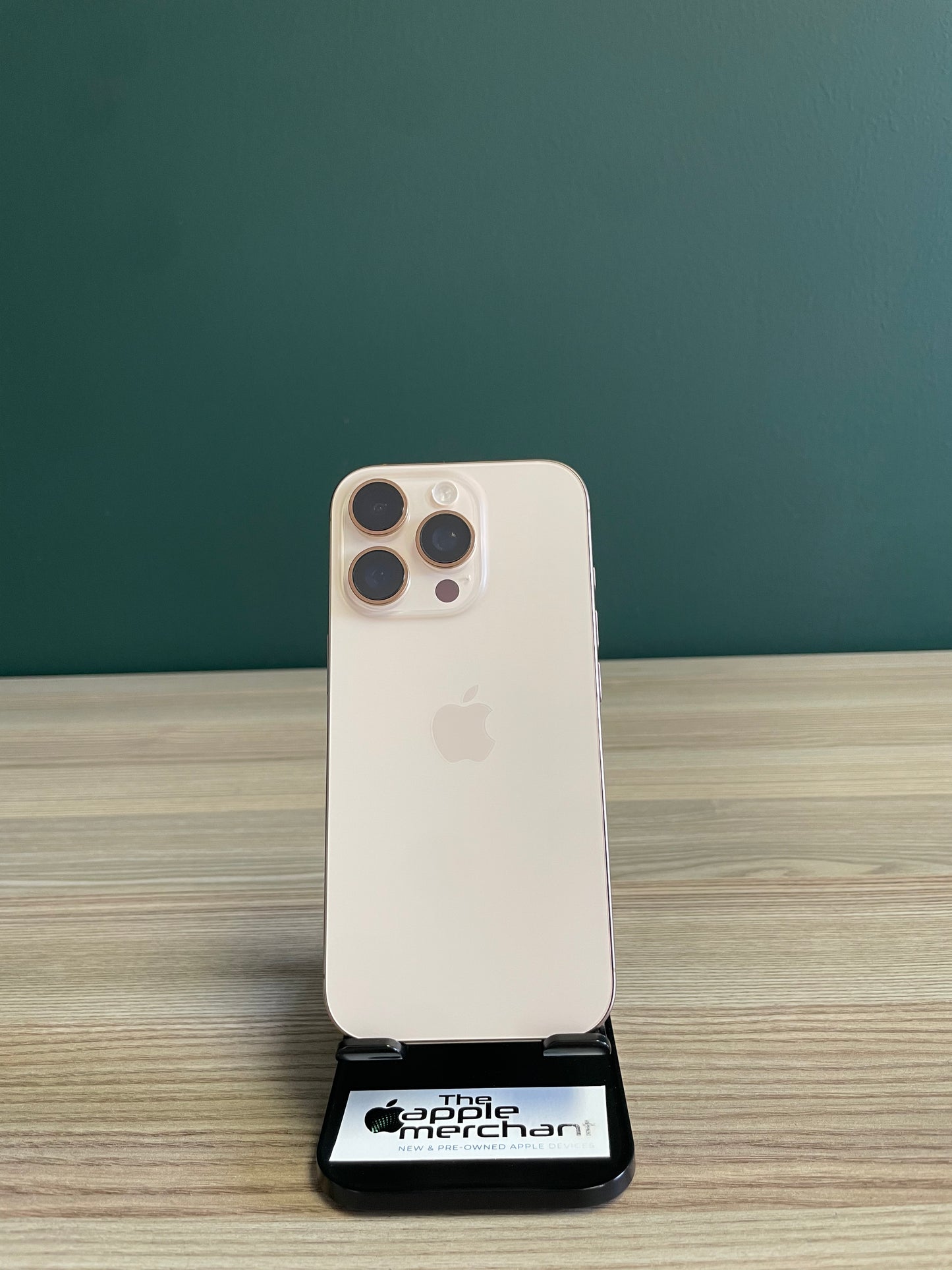iPhone 16 Pro 256GB - Desert Titanium (Pre-owned)