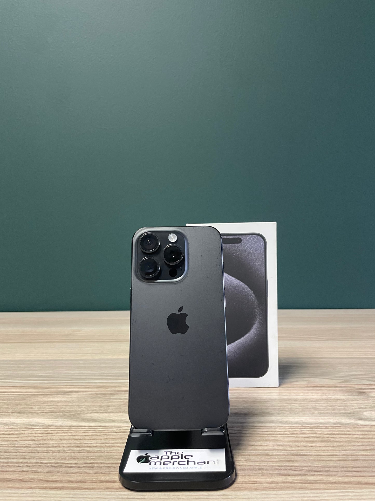 iPhone 15 Pro 512GB - Black Titanium (Pre-owned)