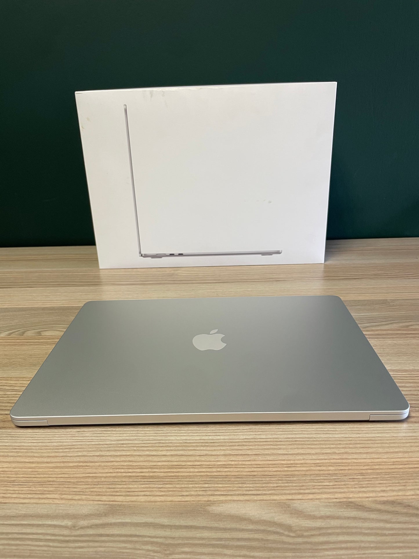 MacBook Air 15-inch | M4 Chip | 256GB | 16GB- Silver (Pre-owned)