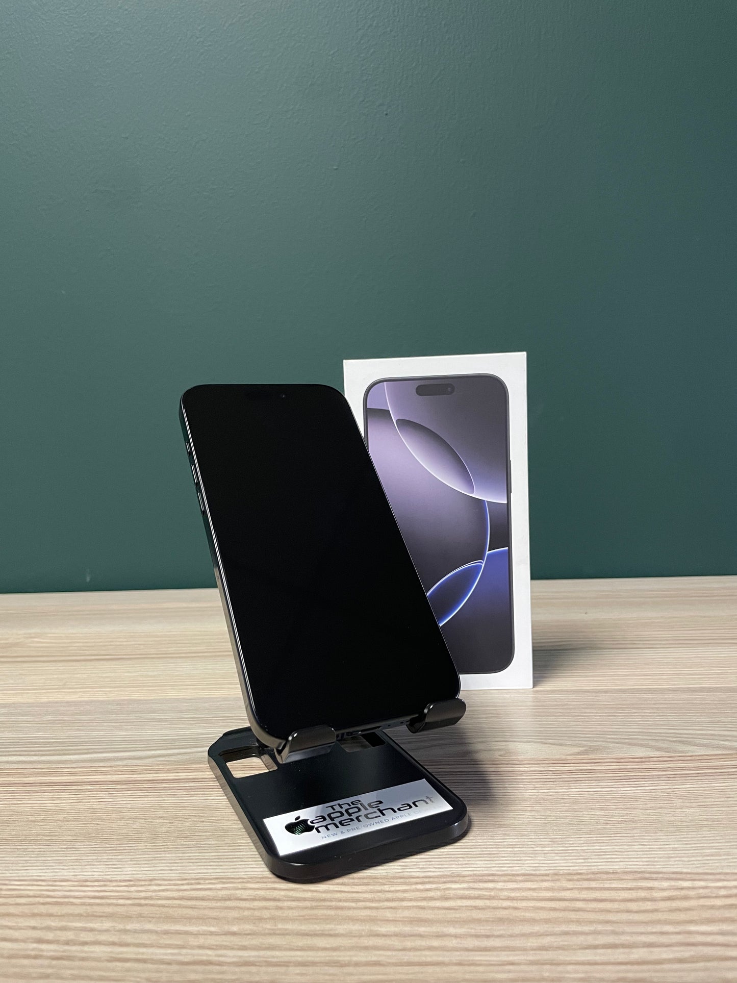 iPhone 16 Pro Max 512GB - Black Titanium (Pre-owned)