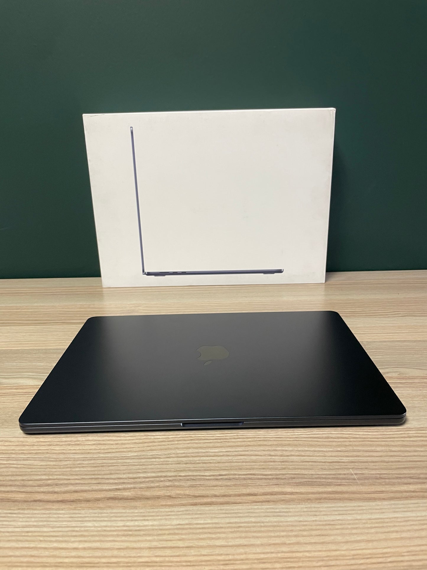 MacBook Air 15-inch | M3 Chip | 256GB - Midnight (Pre-owned)