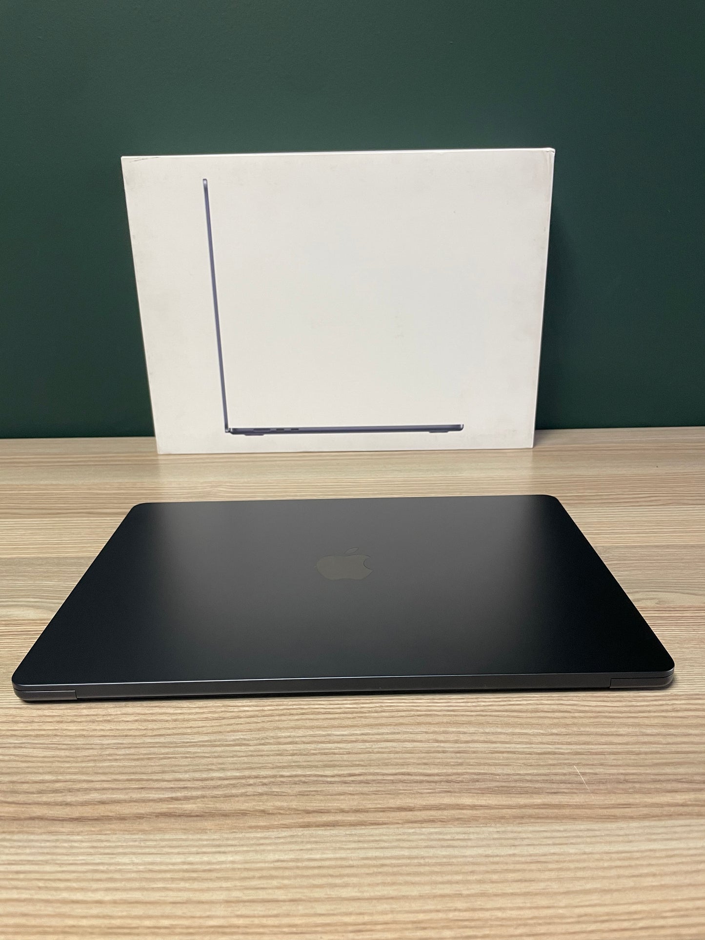 MacBook Air 15-inch | M3 Chip | 256GB - Midnight (Pre-owned)