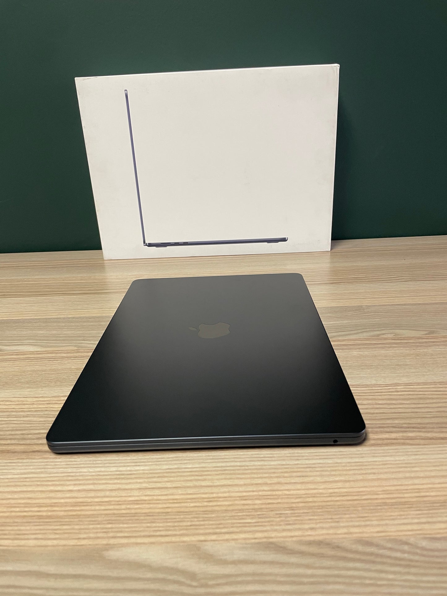 MacBook Air 15-inch | M3 Chip | 256GB - Midnight (Pre-owned)