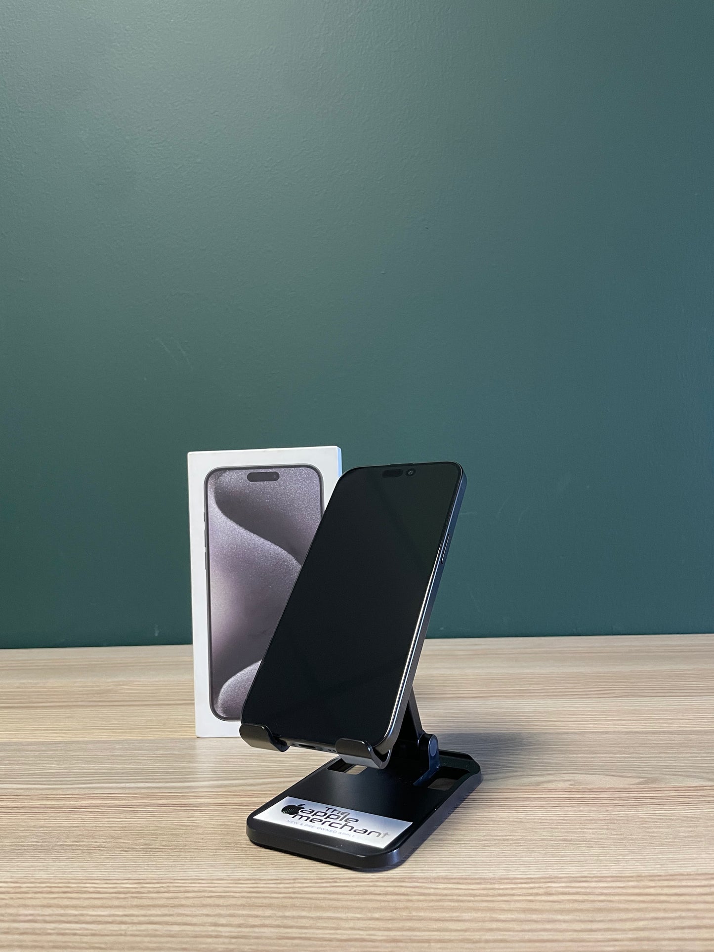 iPhone 15 Pro Max 256GB - Black Titanium (Pre-owned)