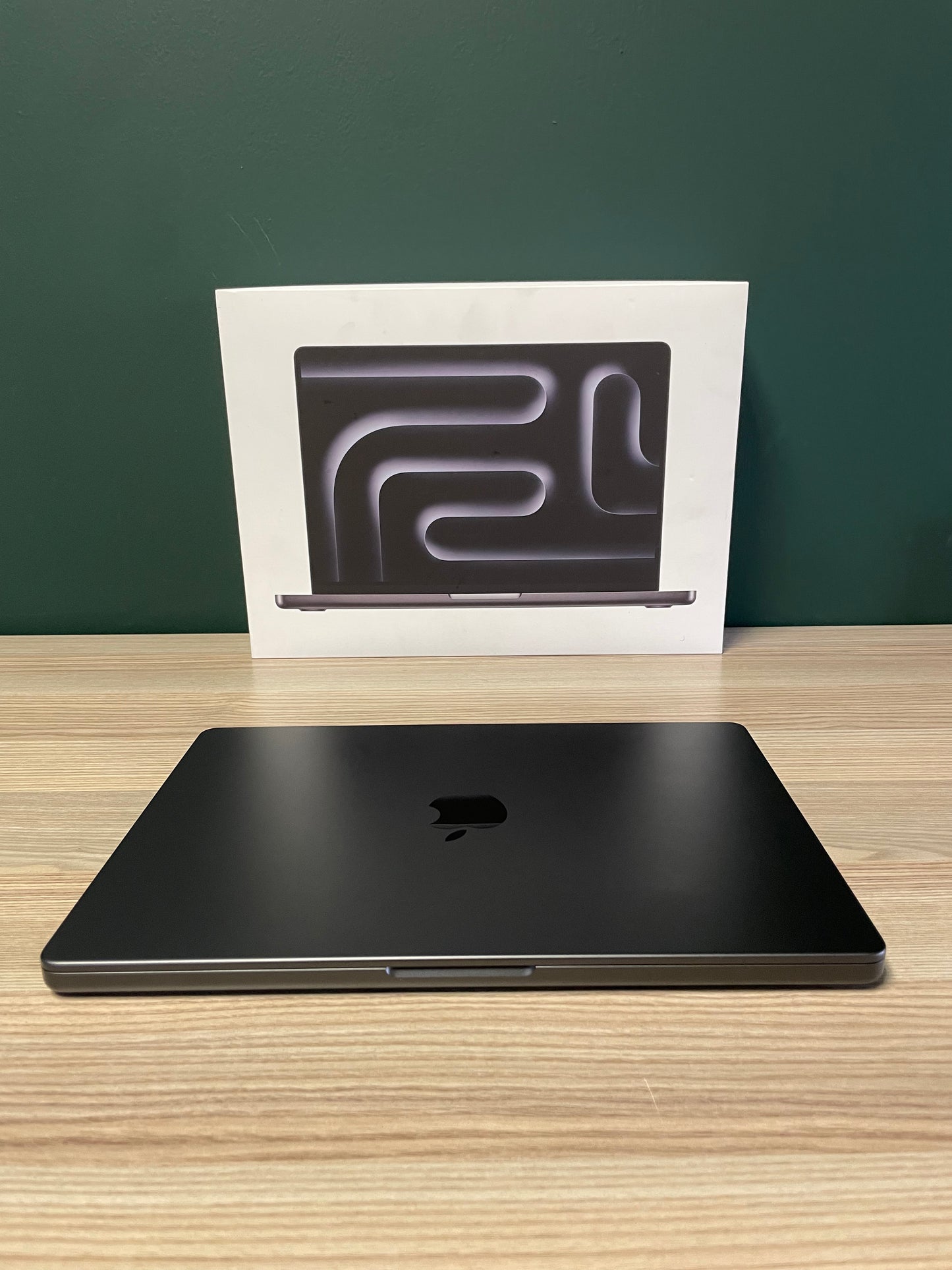 MacBook Pro 14-inch With M4 Chip 512GB | 16GB - Space Black (Pre-owned)