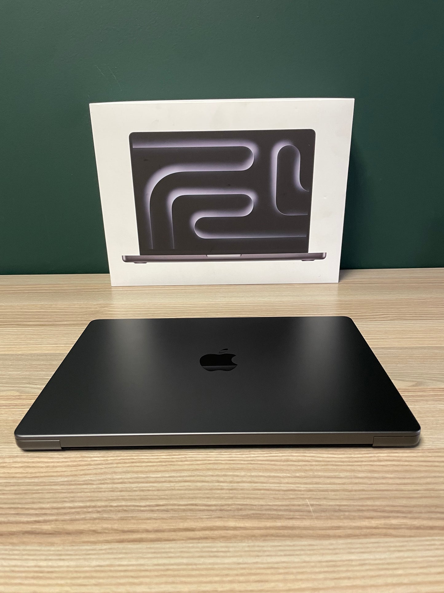 MacBook Pro 14-inch With M4 Chip 512GB | 16GB - Space Black (Pre-owned)