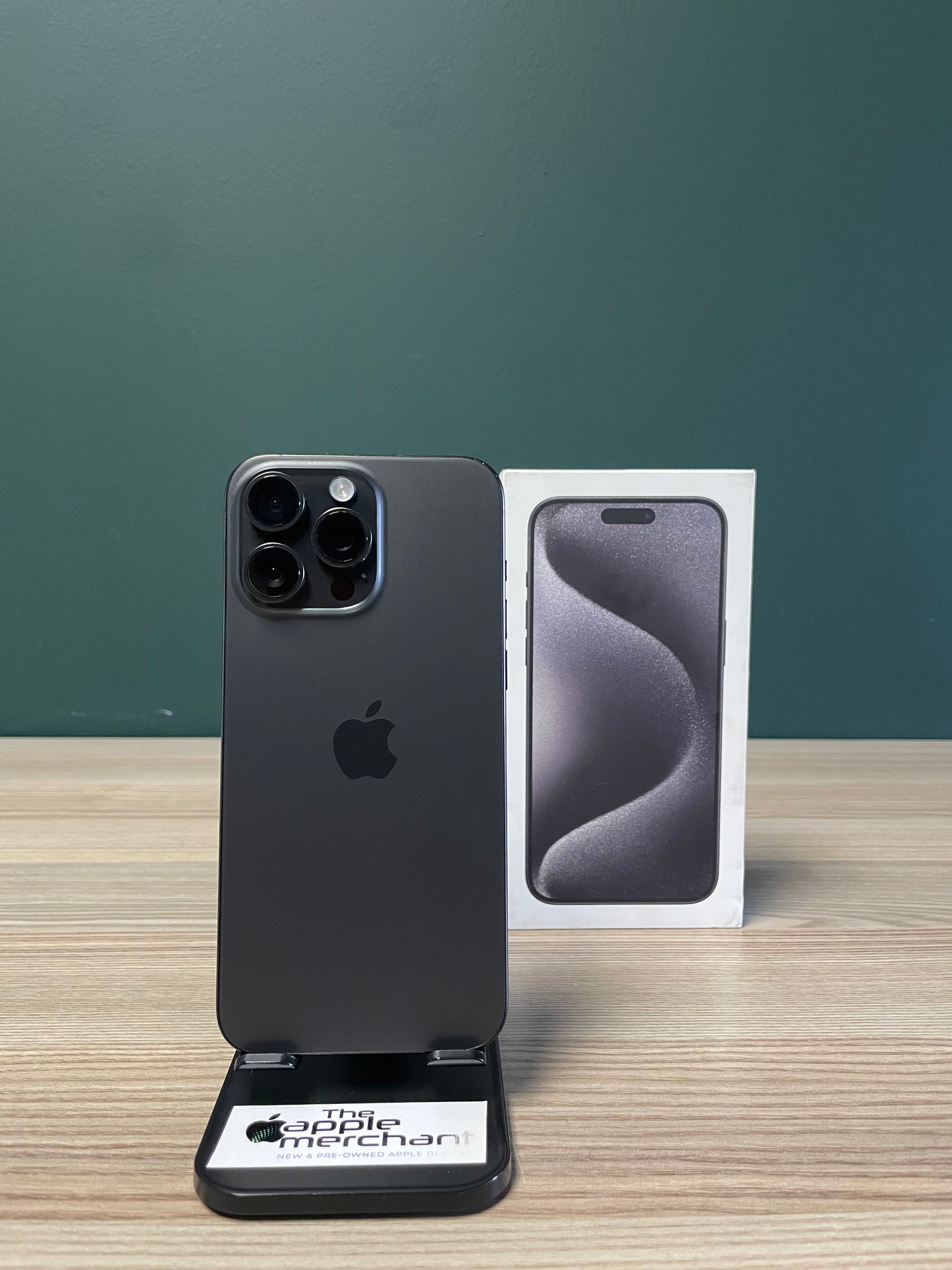 iPhone 15 Pro Max 1TB - Black Titanium (Pre-owned)