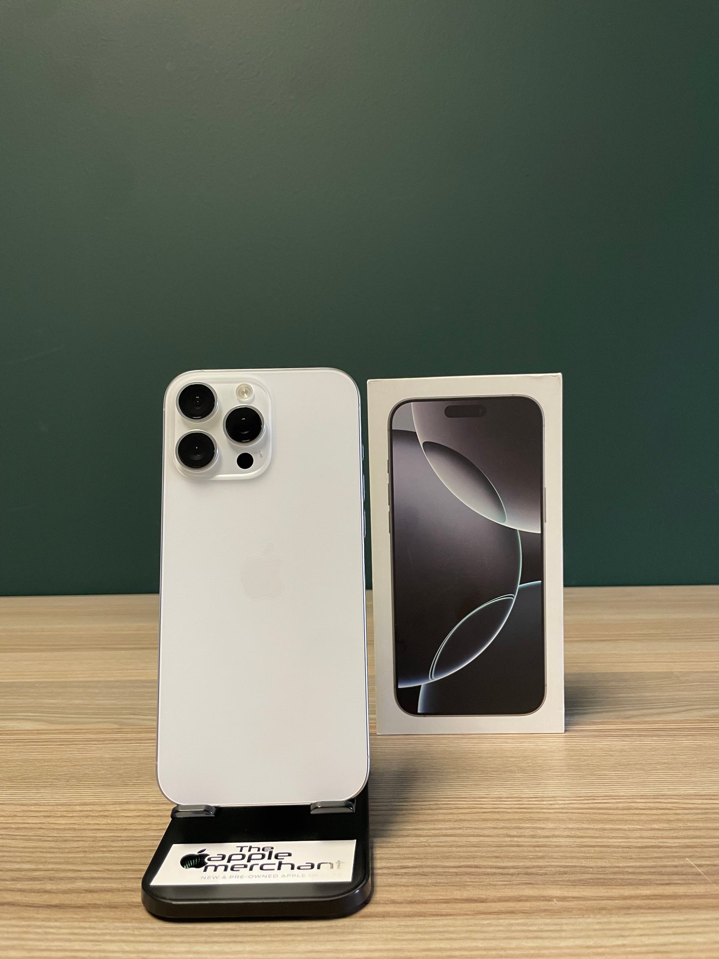 iPhone 16 Pro Max 256GB - White Titanium (Pre-owned)