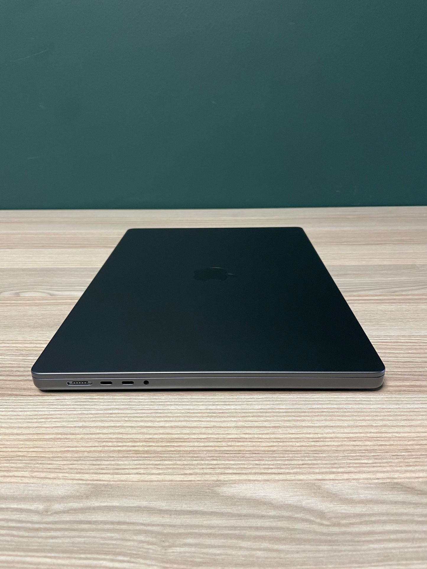 MacBook Pro 16-inch With M3 Pro Chip 36GB | 512GB - Space Black (Pre-owned)