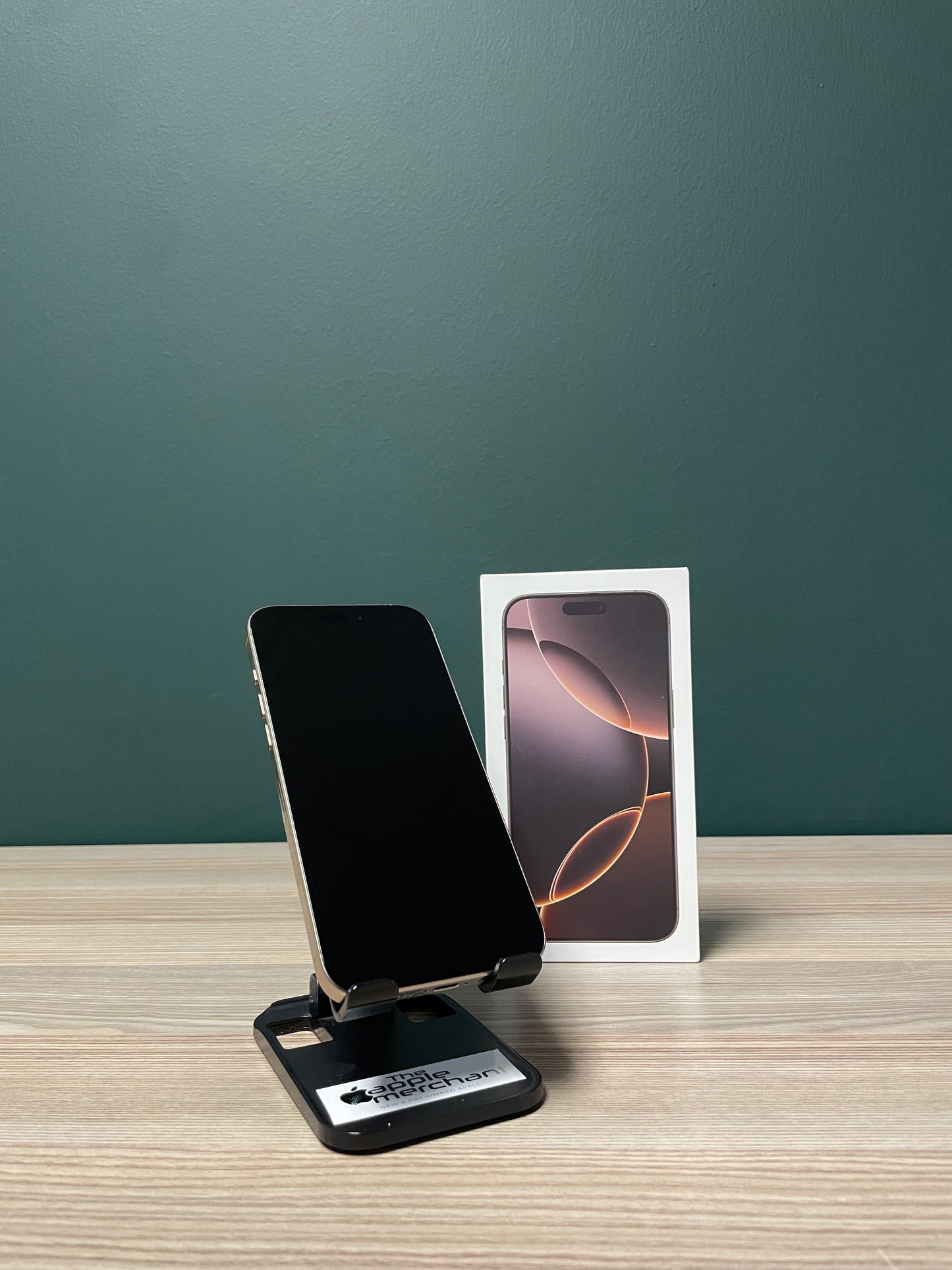 iPhone 16 Pro Max 256GB - Desert Titanium (Pre-owned)