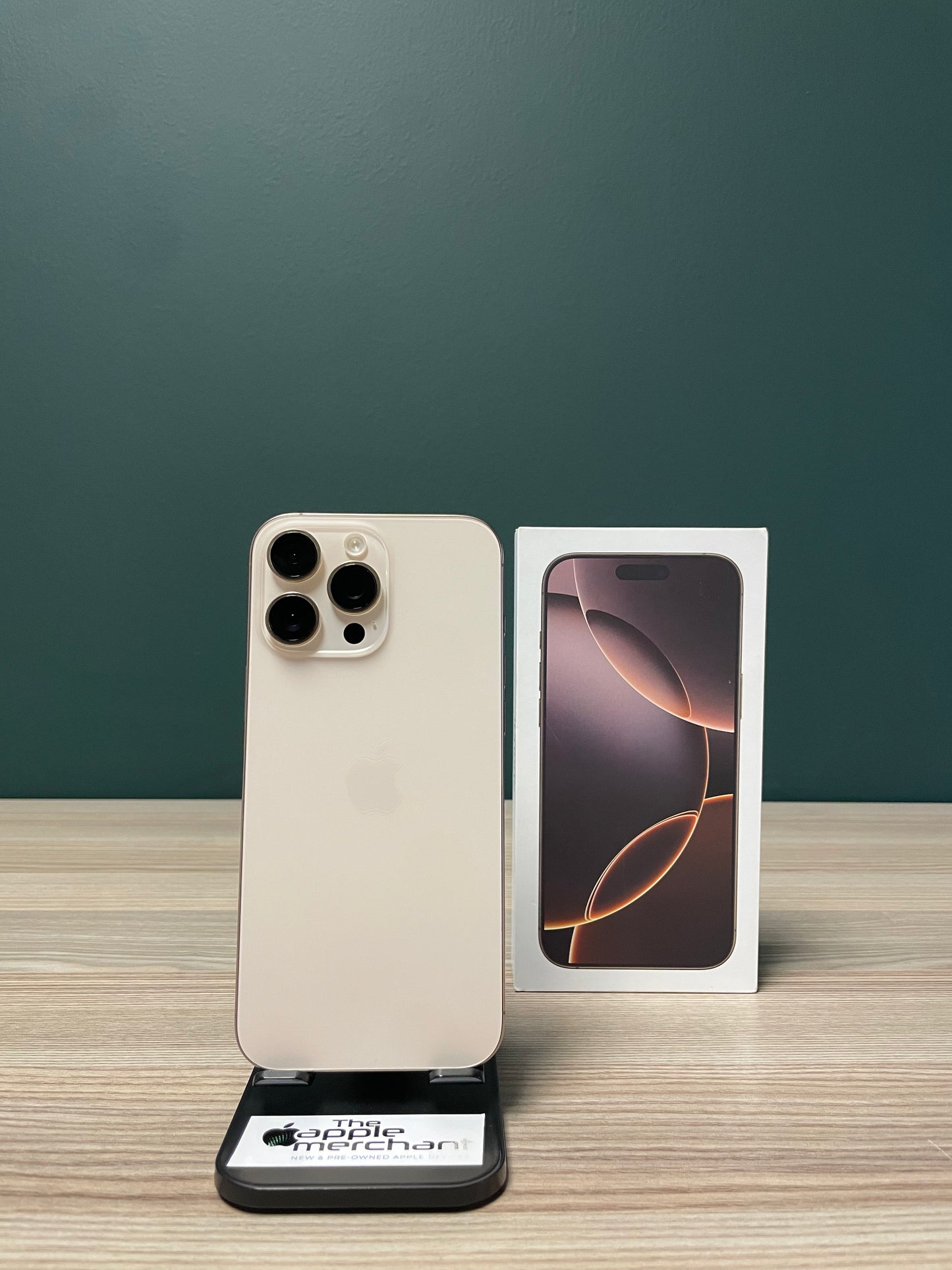 iPhone 16 Pro Max 256GB - Desert Titanium (Pre-owned)