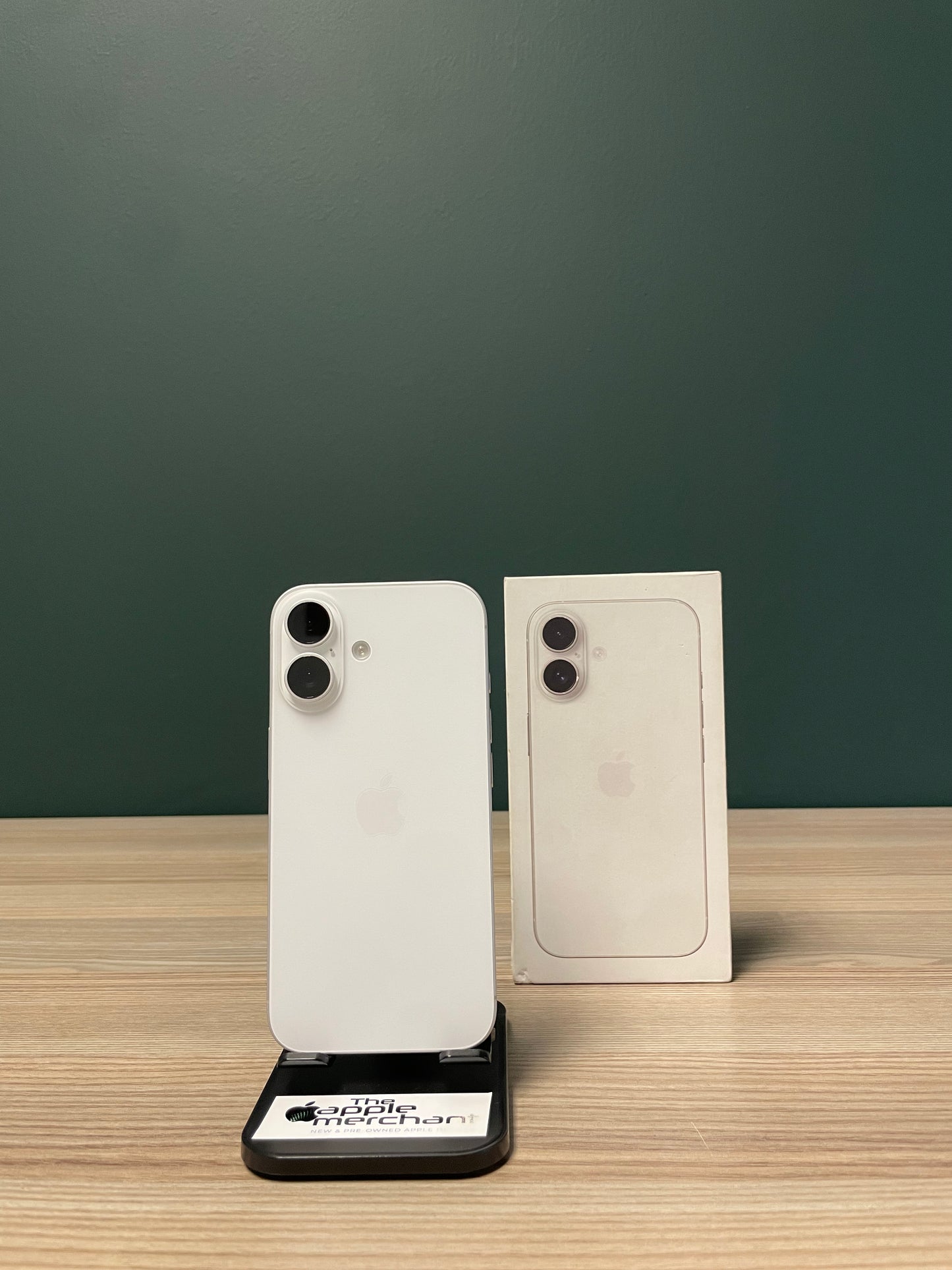 iPhone 16 128GB - White (Pre-owned)