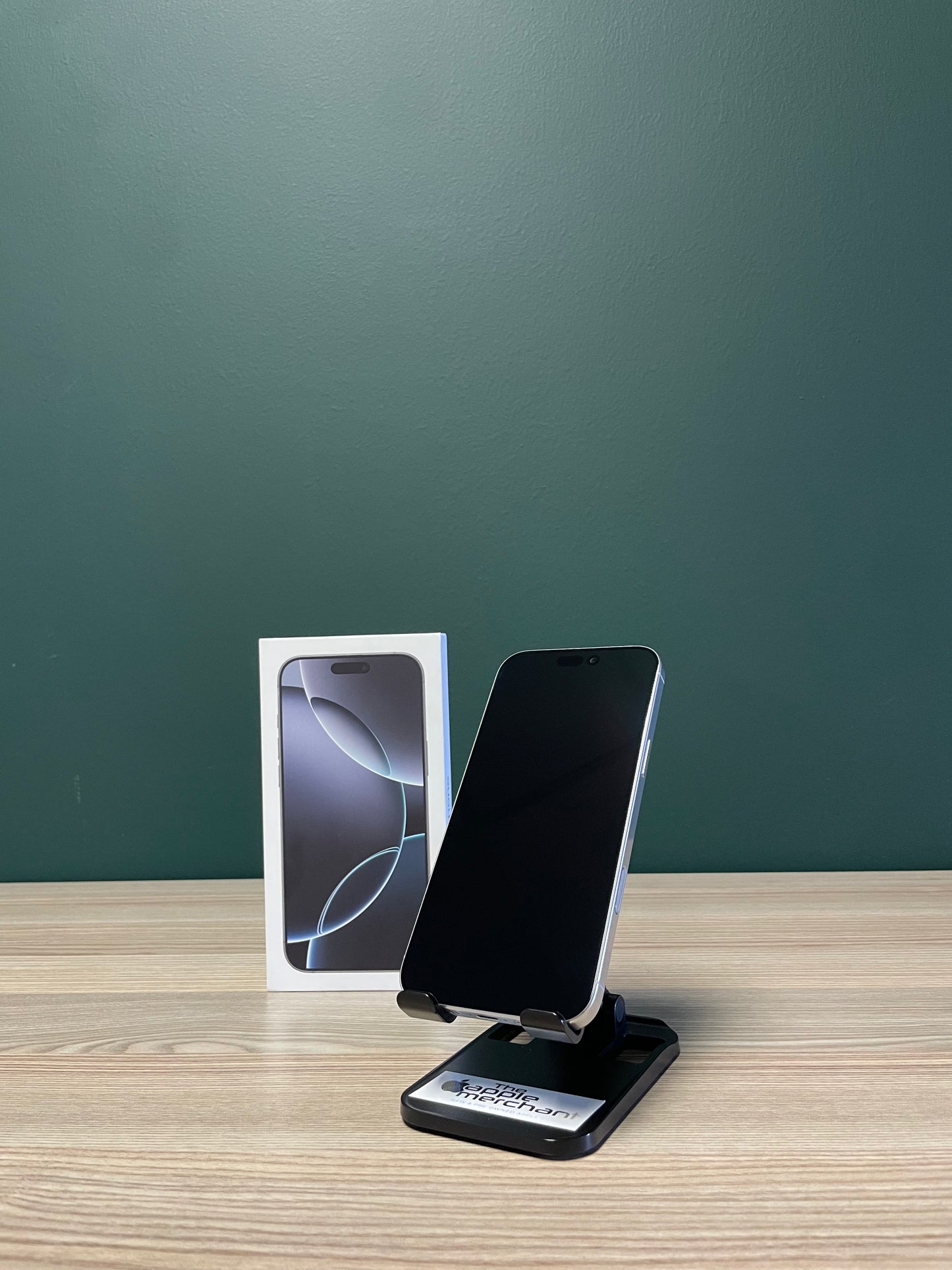 iPhone 16 Pro Max 256GB - White Titanium (Pre-owned)