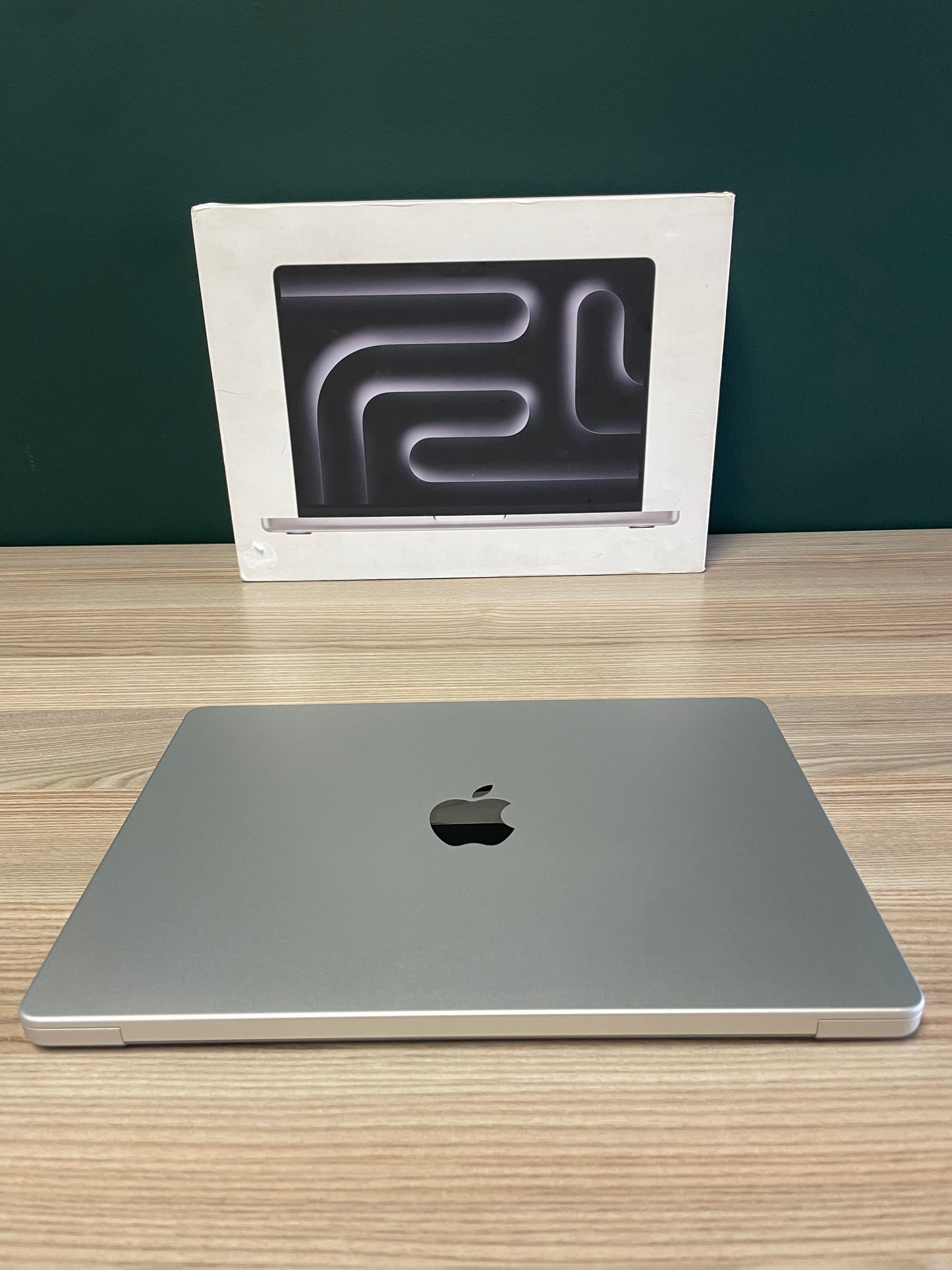 MacBook Pro 14-inch With M3 Chip 1TB | 16GB - Silver (Pre-owned)