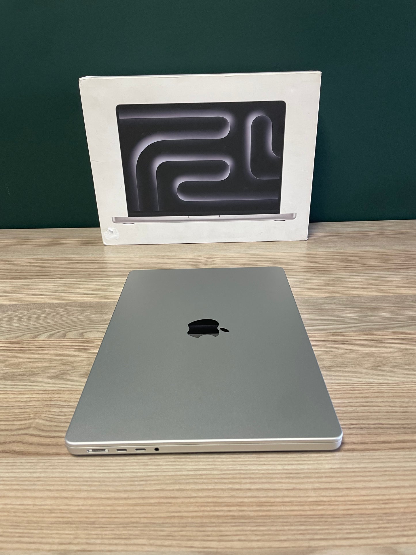 MacBook Pro 14-inch With M3 Chip 1TB | 16GB - Silver (Pre-owned)