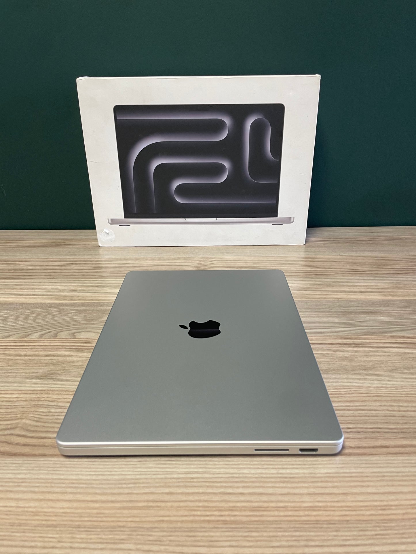 MacBook Pro 14-inch With M3 Chip 1TB | 16GB - Silver (Pre-owned)