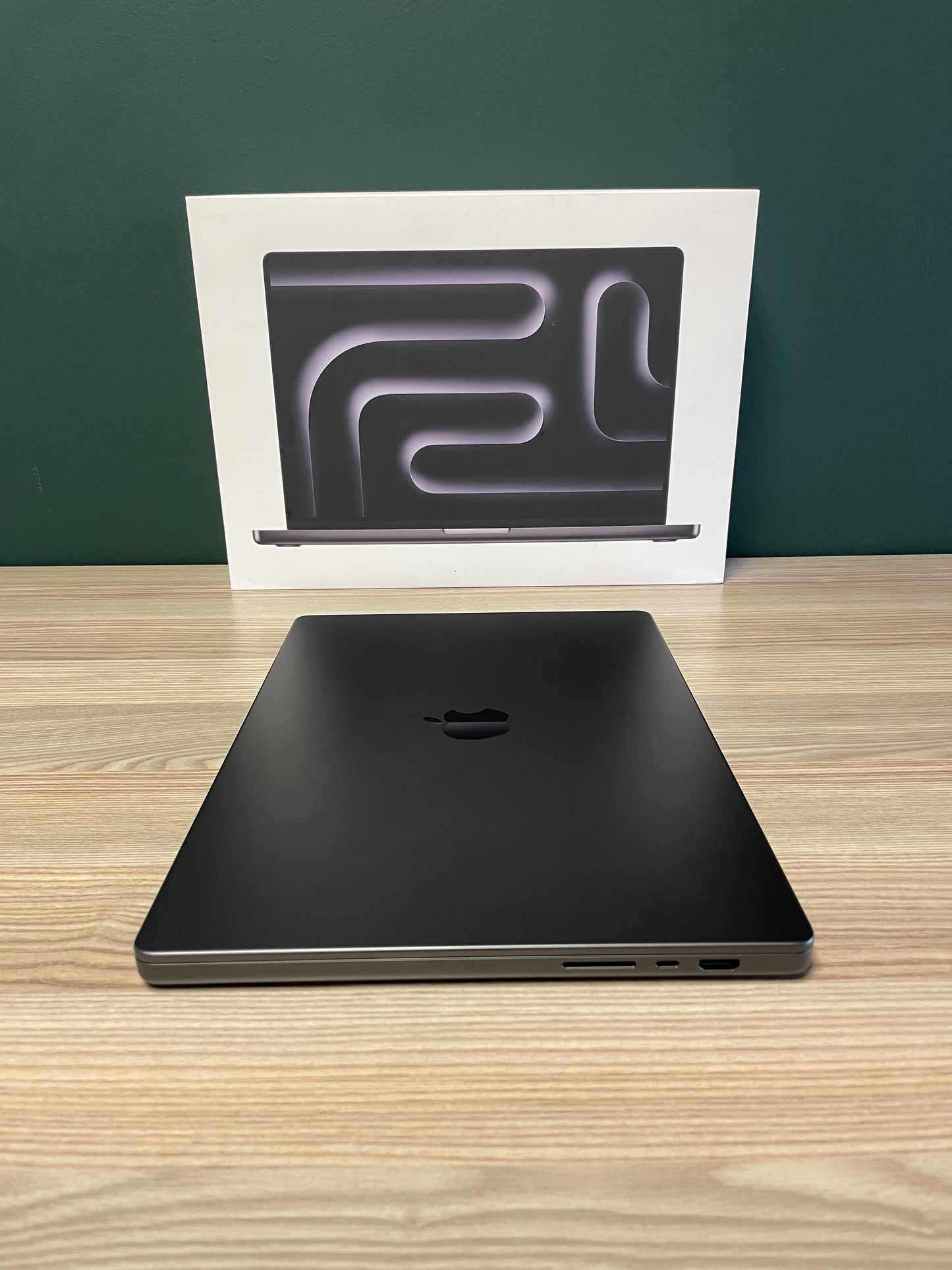 MacBook Pro 16-inch With M4 Pro Chip 512GB | 24GB - Space Black (Pre-owned)